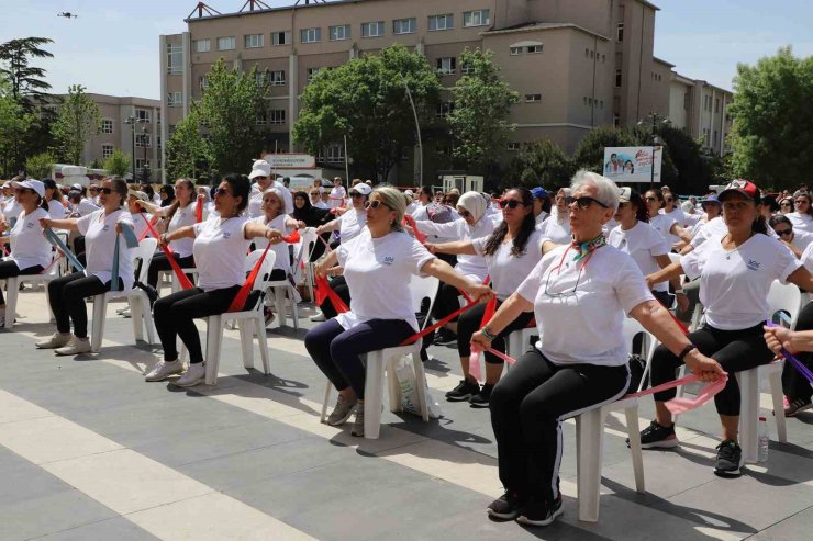 BÜYÜKÇEKMECE’DE DÜNYA PİLATES GÜNÜ RENKLİ GÖRÜNTÜLERE SAHNE OLDU