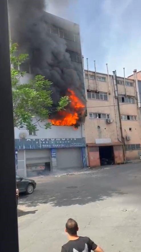 KAĞITHANE’DE MOTOSİKLET TAMİRHANESİNDE PATLAMA: 1 ÖLÜ, 3 YARALI