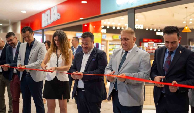 TÜRKİYE’NİN İLK RELAY MAĞAZASI ANTALYA HAVALİMANI’NDA