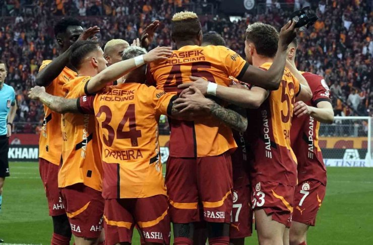 GALATASARAY, TRABZONSPOR DEPLASMANINDA