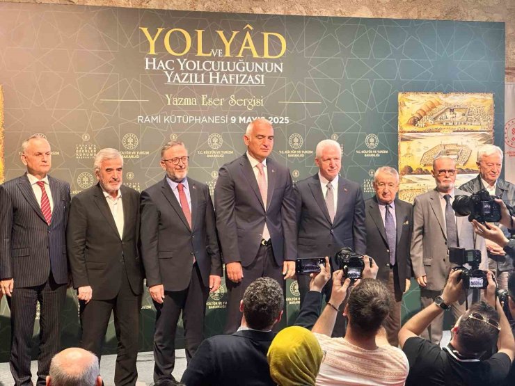 BAKAN ERSOY, ‘YOL VE YÂD: HAC YOLCULUĞUNUN YAZILI HAFIZASI’ SERGİSİNİN AÇILIŞINA KATILDI