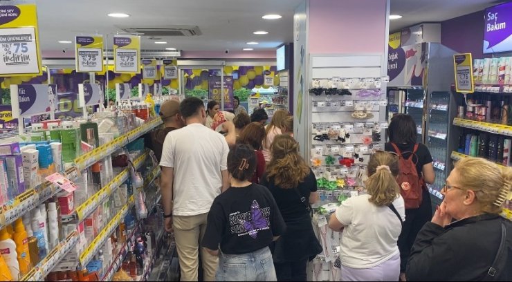 GRATİS’TEN DEV İNDİRİM KAMPANYASI: RAFLAR BOŞALDI, ÜRÜNLER TÜKENDİ