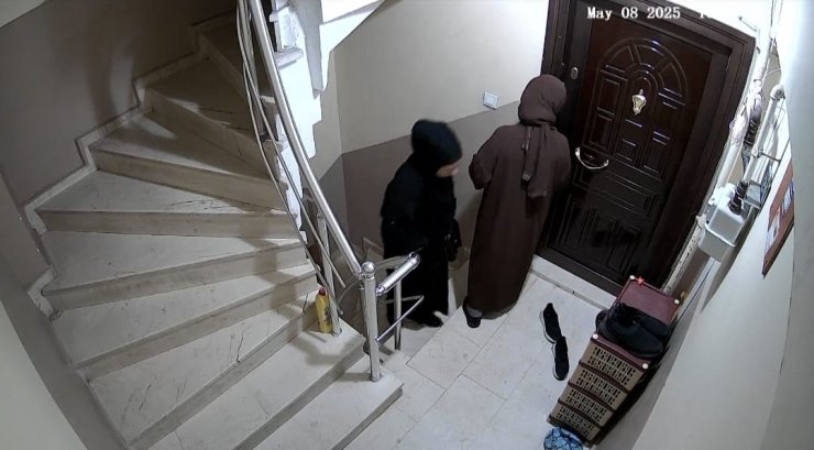 SULTANGAZİ’DE GÜPEGÜNDÜZ HIRSIZLIK GİRİŞİMİ KAMERADA
