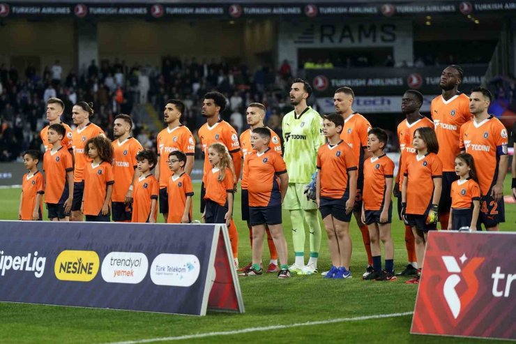 TRENDYOL SÜPER LİG: BAŞAKŞEHİR: 0 - FENERBAHÇE: 0 (MAÇ DEVAM EDİYOR)