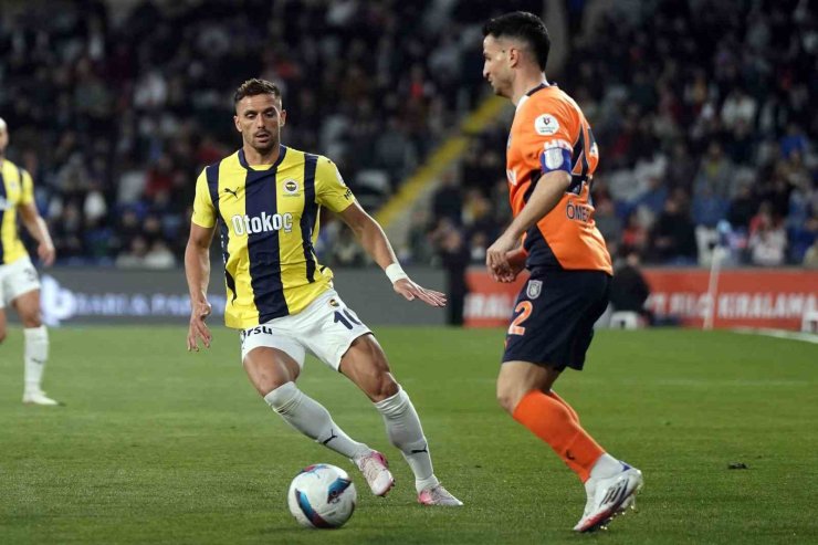 TRENDYOL SÜPER LİG: RAMS BAŞAKŞEHİR: 0 - FENERBAHÇE: 1 (İLK YARI)