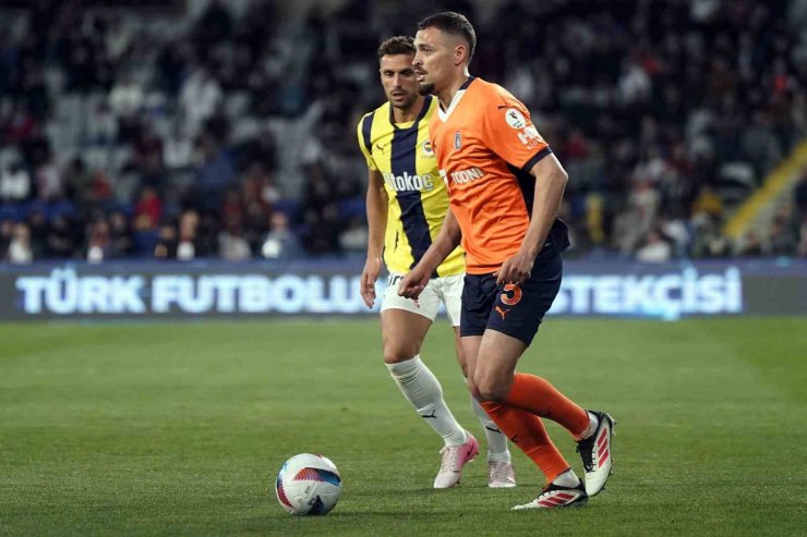 TRENDYOL SÜPER LİG: RAMS BAŞAKŞEHİR: 0 - FENERBAHÇE: 1 (İLK YARI)