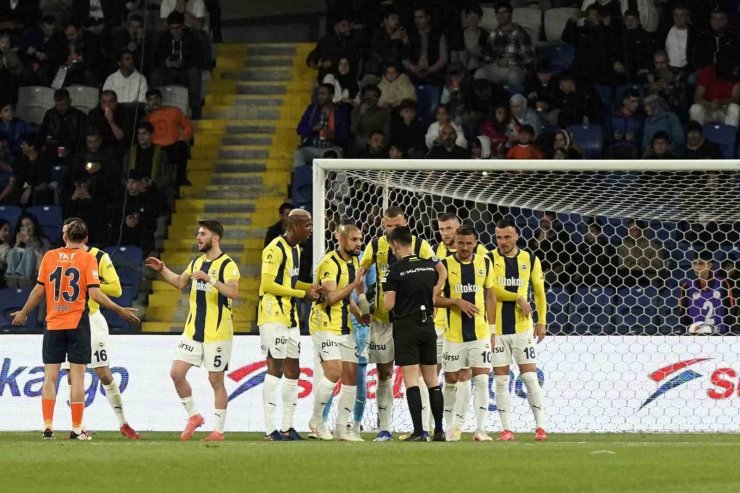 TRENDYOL SÜPER LİG: RAMS BAŞAKŞEHİR: 0 - FENERBAHÇE: 1 (İLK YARI)