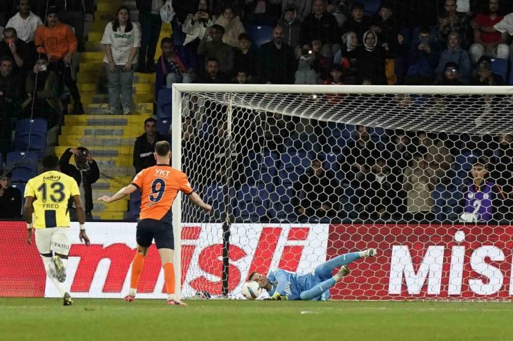 TRENDYOL SÜPER LİG: RAMS BAŞAKŞEHİR: 0 - FENERBAHÇE: 1 (İLK YARI)