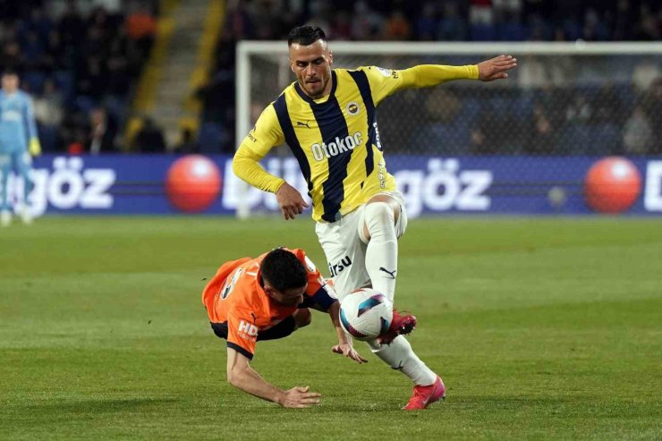TRENDYOL SÜPER LİG: RAMS BAŞAKŞEHİR: 0 - FENERBAHÇE: 1 (İLK YARI)