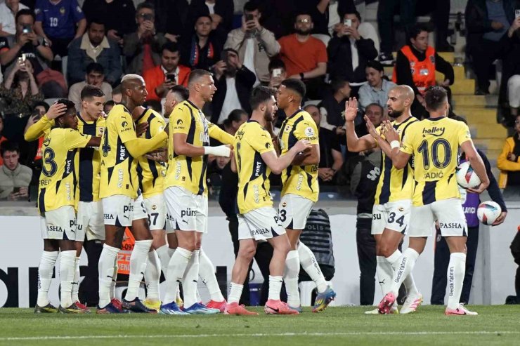 TRENDYOL SÜPER LİG: RAMS BAŞAKŞEHİR: 0 - FENERBAHÇE: 1 (İLK YARI)