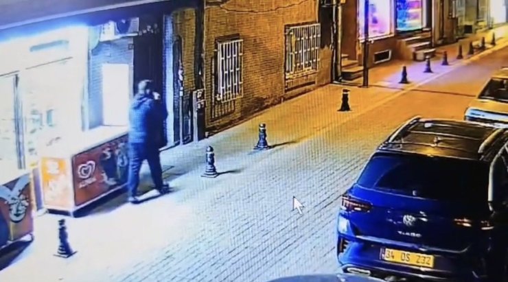 BAYRAMPAŞA’DA KENDİSİNİ OĞLU OLARAK TANITIP 400 BİN TL DOLANDIRAN ŞÜPHELİ YAKALANDI