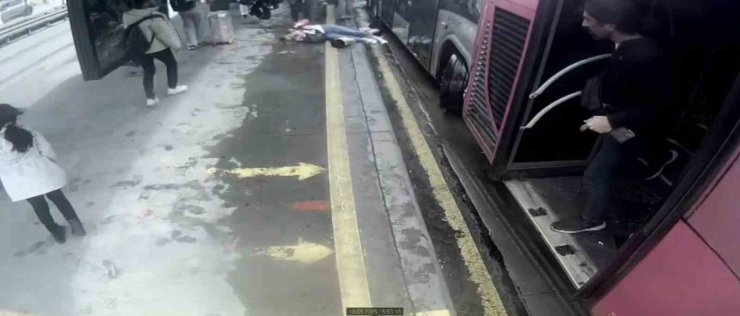 BEYLİKDÜZÜ’NDEKİ METROBÜS KAZASININ GÜVENLİK KAMERASI GÖRÜNTÜSÜ ORTAYA ÇIKTI