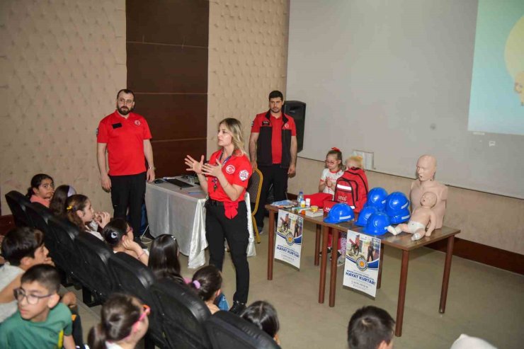 ESENYURT BELEDİYESİ’NDEN ÖZEL ÇOCUKLARA DEPREM BİLİNCİ EĞİTİMİ