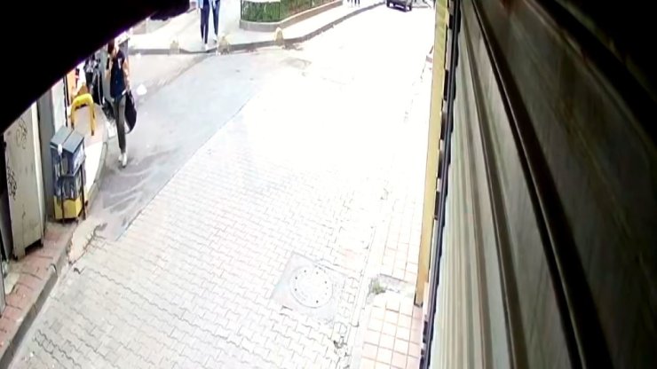 FATİH’TE KUYUMCU ÇALIŞANI PIRLANTA DOLU POŞETİ ÇÖPE ATTI, KAĞIT TOPLAYICISI BULUP ALDI