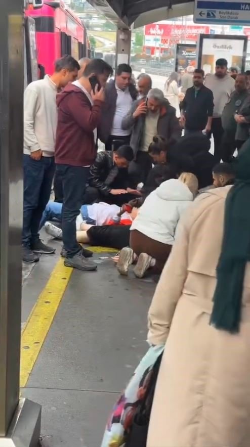 BEYLİKDÜZÜ’NDE METROBÜS KAZASI: 2’Sİ AĞIR 14 YARALI