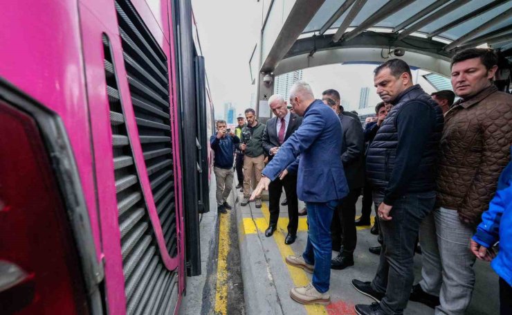 İSTANBUL VALİSİ GÜL, METROBÜS KAZASINDA YARALANAN VATANDAŞLARI ZİYARET ETTİ