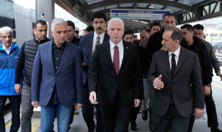 İSTANBUL VALİSİ GÜL, METROBÜS KAZASINDA YARALANAN VATANDAŞLARI ZİYARET ETTİ