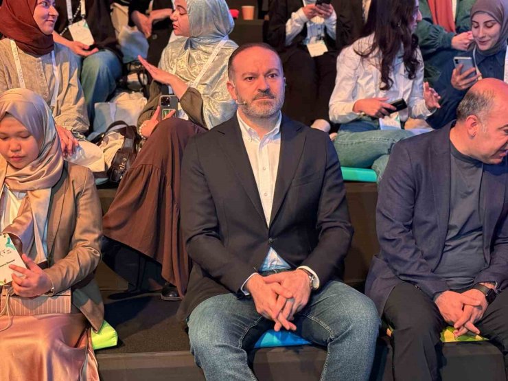 GENÇ LİDERLER GELECEĞİN ROTASINI İSTANBUL’DA ÇİZİYOR
