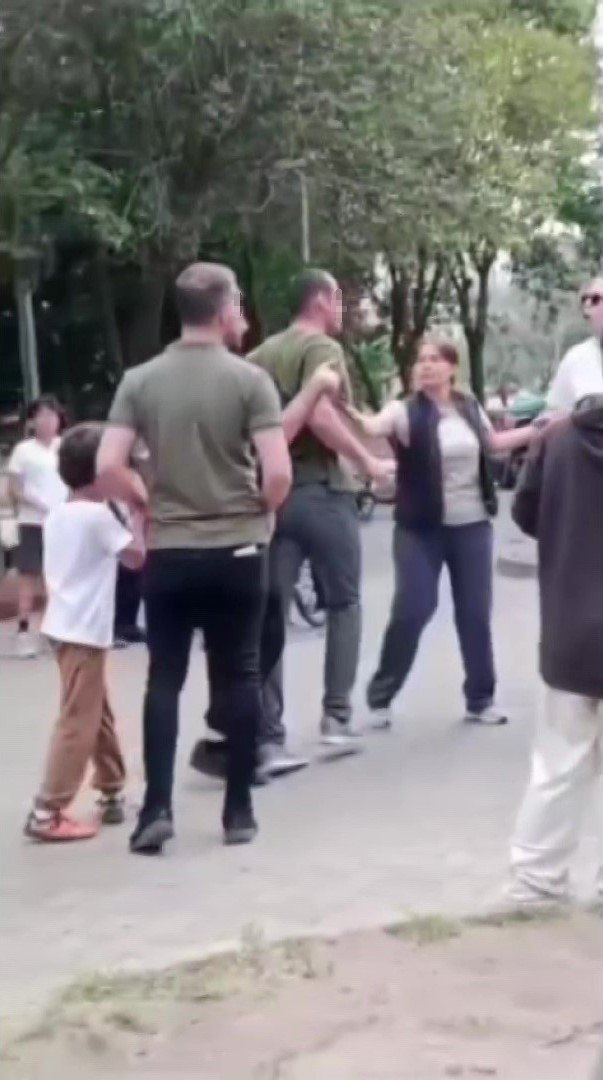 ÇOCUK PARKINDA KADINA TEKME VE YUMRUKLARLA SALDIRDI