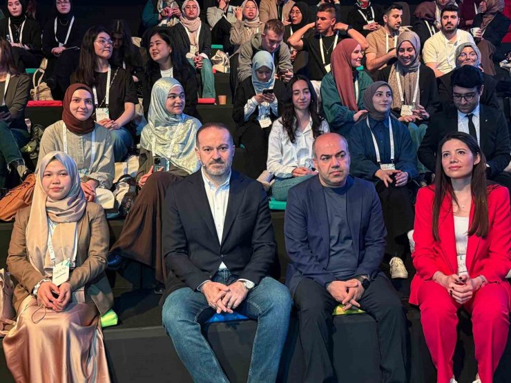 GENÇ LİDERLER GELECEĞİN ROTASINI İSTANBUL’DA ÇİZİYOR