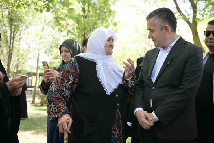 ESENYURTLU ANNELER BELEDİYENİN DÜZENLEDİĞİ PİKNİKTE BİR ARAYA GELDİ