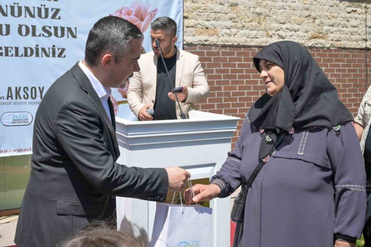 ESENYURTLU ANNELER BELEDİYENİN DÜZENLEDİĞİ PİKNİKTE BİR ARAYA GELDİ