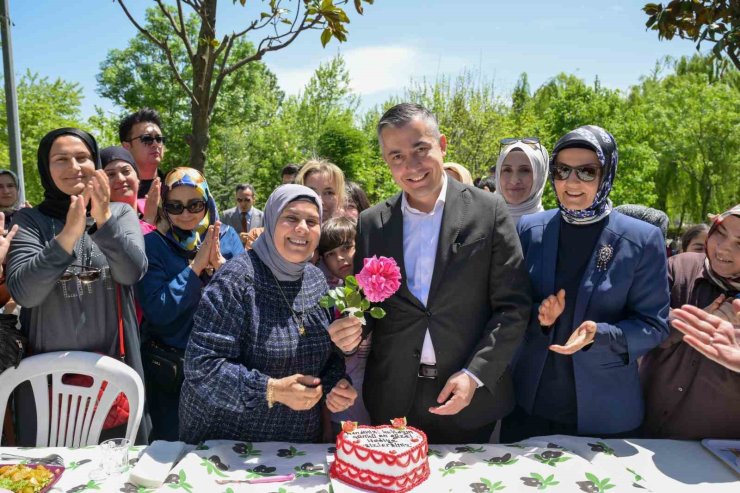 ESENYURTLU ANNELER BELEDİYENİN DÜZENLEDİĞİ PİKNİKTE BİR ARAYA GELDİ