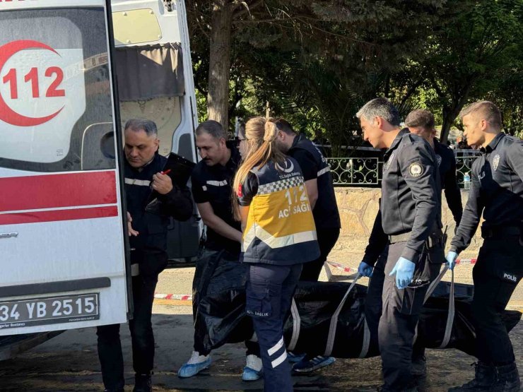 KAĞITHANE’DE BİR KİŞİNİN HAYATINI KAYBETTİĞİ FECİ KAZA KAMERADA