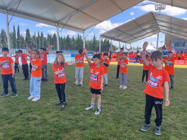 BAŞAKŞEHİR’DE ÇOCUK MARATONUNU RENKLİ GÖRÜNTÜLERE SAHNE OLDU