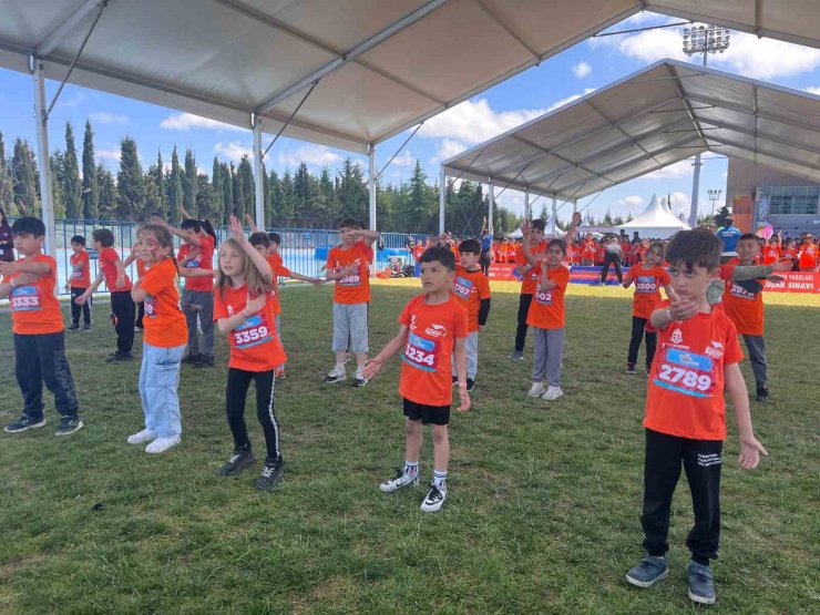 BAŞAKŞEHİR’DE ÇOCUK MARATONUNU RENKLİ GÖRÜNTÜLERE SAHNE OLDU