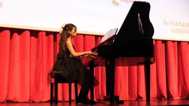 GENÇ PİYANİSTLER, MUHTEŞEM PERFORMANSLAR SERGİLEDİ