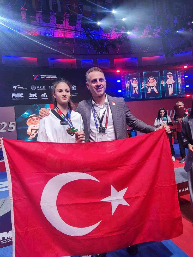 SENA YILMAZ, TAEKWONDODA DÜNYA ŞAMPİYONU