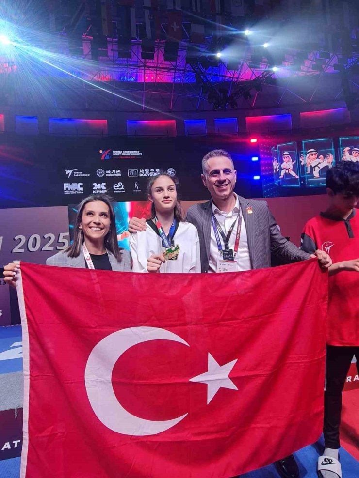 SENA YILMAZ, TAEKWONDODA DÜNYA ŞAMPİYONU