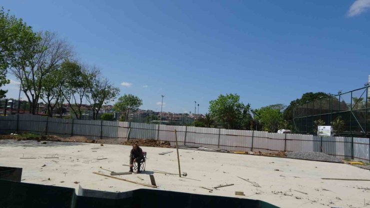 KADIKÖY KALAMIŞ PARK’INI BETONA BOĞDULAR: HALK İSYAN ETTİ