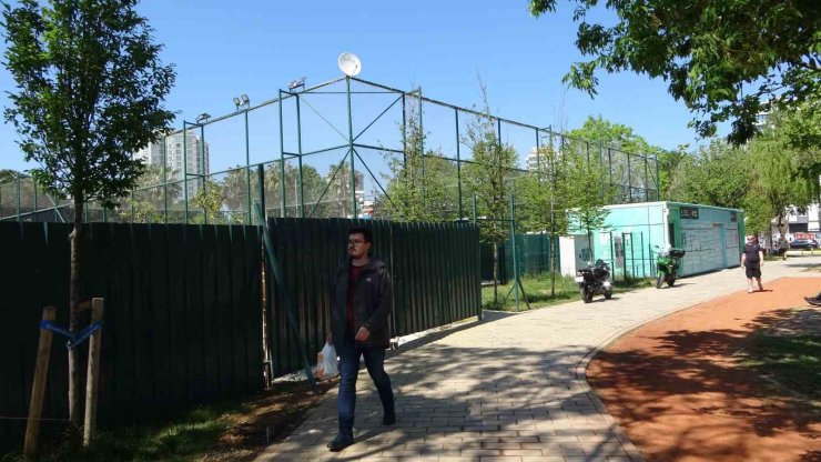 KADIKÖY KALAMIŞ PARK’INI BETONA BOĞDULAR: HALK İSYAN ETTİ