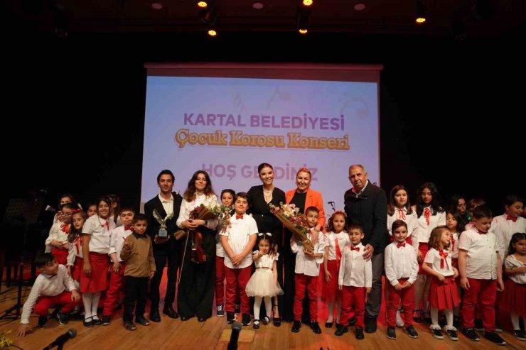 KARTAL BELEDİYESİ ÇOCUK KOROSU DİNLEYENLERİ MEST ETTİ