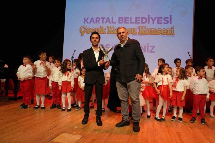KARTAL BELEDİYESİ ÇOCUK KOROSU DİNLEYENLERİ MEST ETTİ
