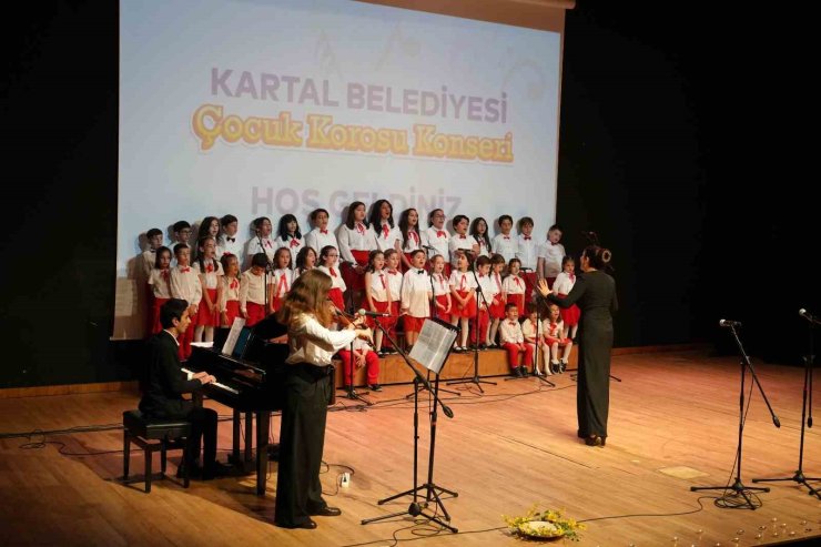 KARTAL BELEDİYESİ ÇOCUK KOROSU DİNLEYENLERİ MEST ETTİ