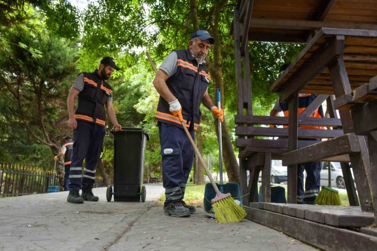 ESENYURT’TA 7/24 TEMİZLİK SEFERBERLİĞİ