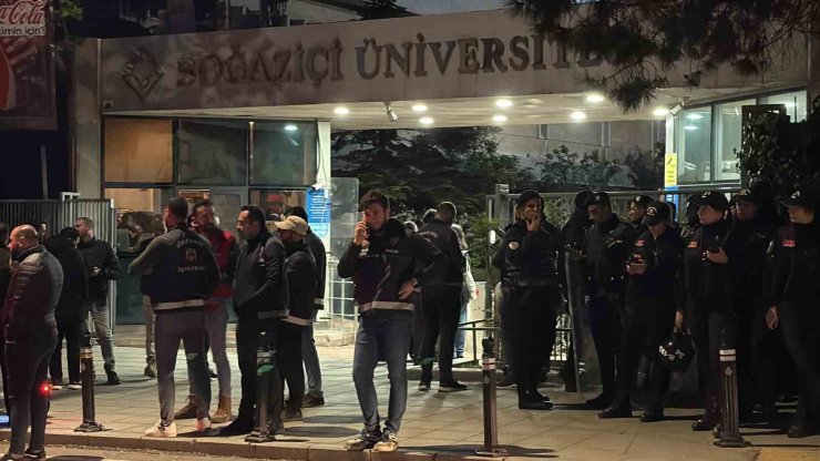 BOĞAZİÇİ ÜNİVERSİTESİ’NDE GÖSTERİCİLER POLİSE SALDIRDI: 13 POLİS YARALANDI, 97 GÖZALTI