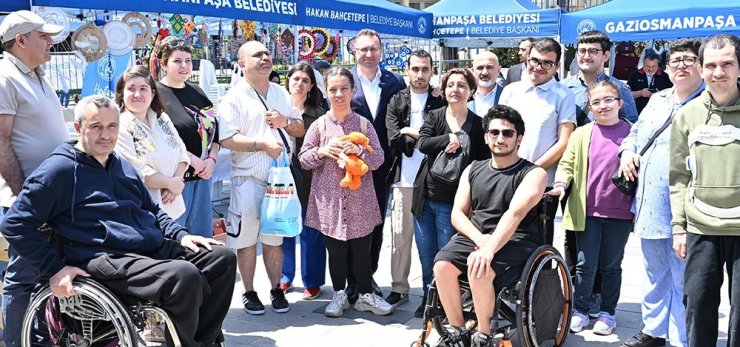 GAZİOSMANPAŞA’DA ÖZEL ÖĞRENCİLERİN EL EMEĞİ ÜRÜNLERİ PANAYIRDA SERGİLENDİ