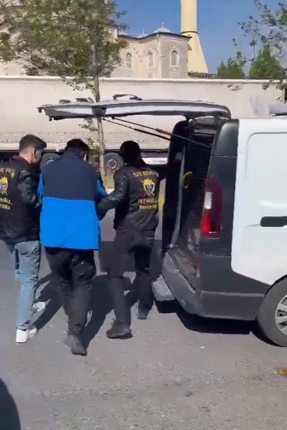 BAYRAMPAŞA’DA ESKİ EŞ DEHŞETİ GÜVENLİK KAMERASINDA
