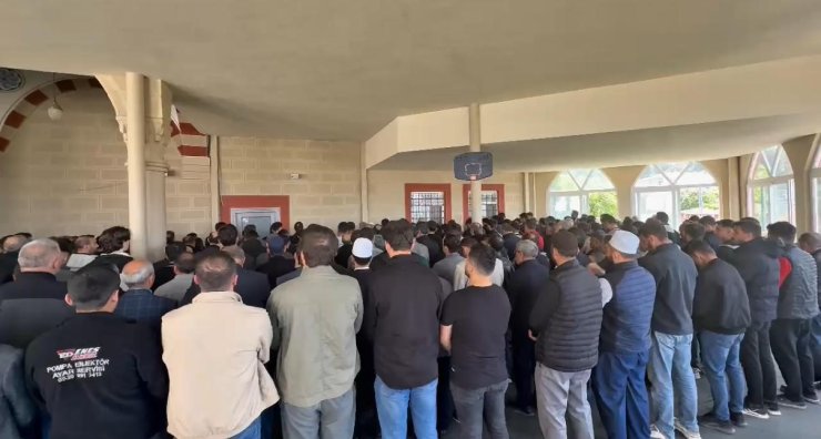 SULTANBEYLİ’DE KAZADA HAYATINI KAYBEDEN 4 YAŞINDAKİ ELİF SON YOLCULUĞUNA UĞURLANDI