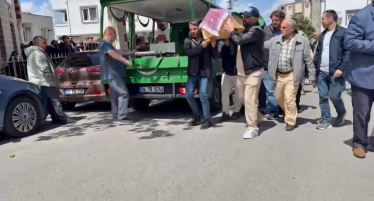 SULTANBEYLİ’DE KAZADA HAYATINI KAYBEDEN 4 YAŞINDAKİ ELİF SON YOLCULUĞUNA UĞURLANDI