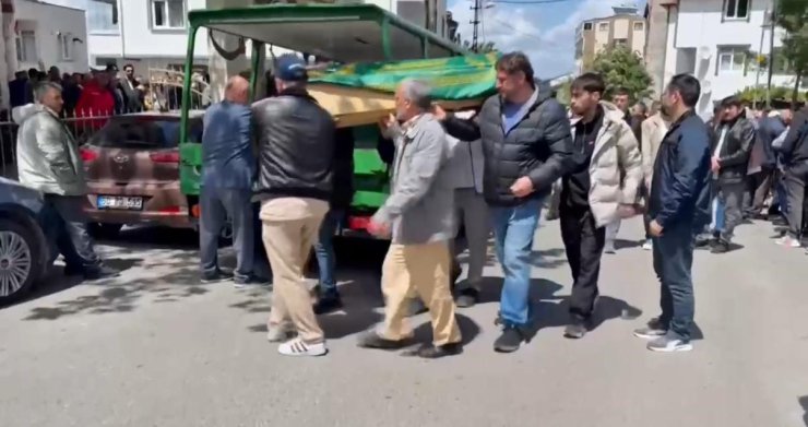 SULTANBEYLİ’DE KAZADA HAYATINI KAYBEDEN 4 YAŞINDAKİ ELİF SON YOLCULUĞUNA UĞURLANDI