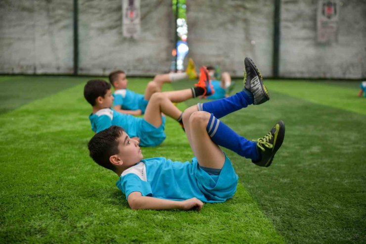 ESENYURT BELEDİYESİ’NDEN GELECEĞİN FUTBOLCULARINA DESTEK