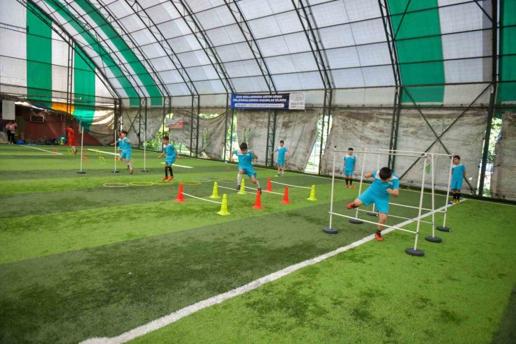 ESENYURT BELEDİYESİ’NDEN GELECEĞİN FUTBOLCULARINA DESTEK