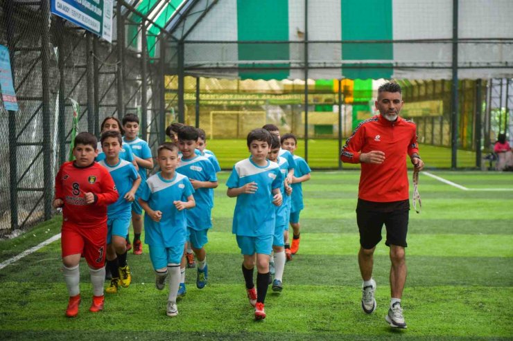 ESENYURT BELEDİYESİ’NDEN GELECEĞİN FUTBOLCULARINA DESTEK