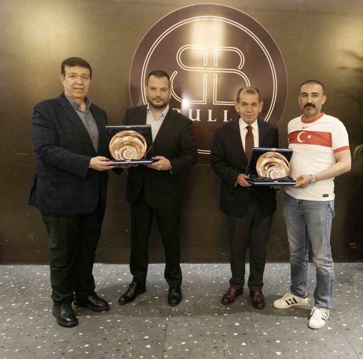 DURSUN ÖZBEK VE ERTUĞRUL DOĞAN DOSTLUK YEMEĞİNDE BİR ARAYA GELDİ