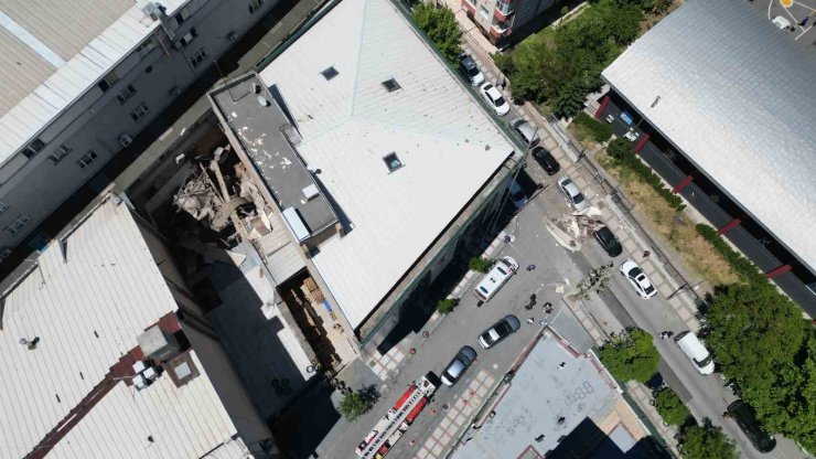 BAĞCILAR’DA KAÇAK ÜTÜ PAKET ATÖLYESİNDE BUHAR KAZANI PATLADI